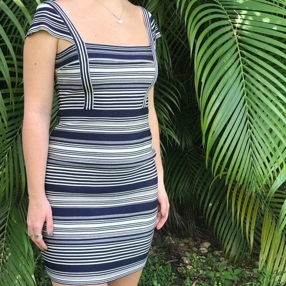 Lucy & Co Striped flattering sleeves bodycon dress - Picture 2 of 3